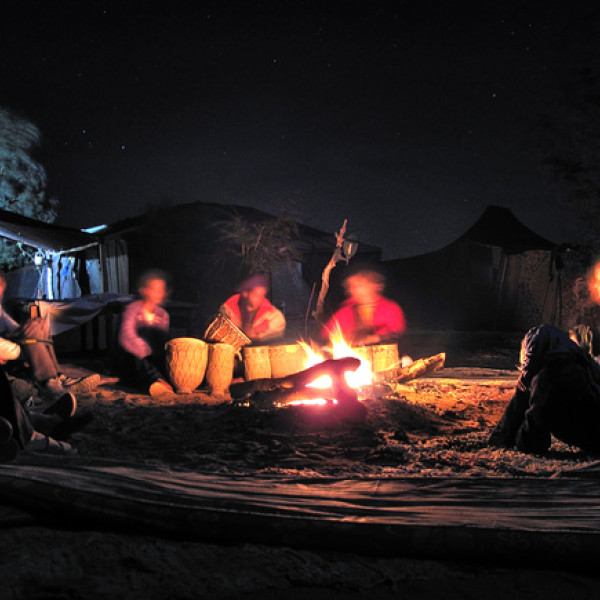 Thumbnail for &Agrave;s escuras no deserto